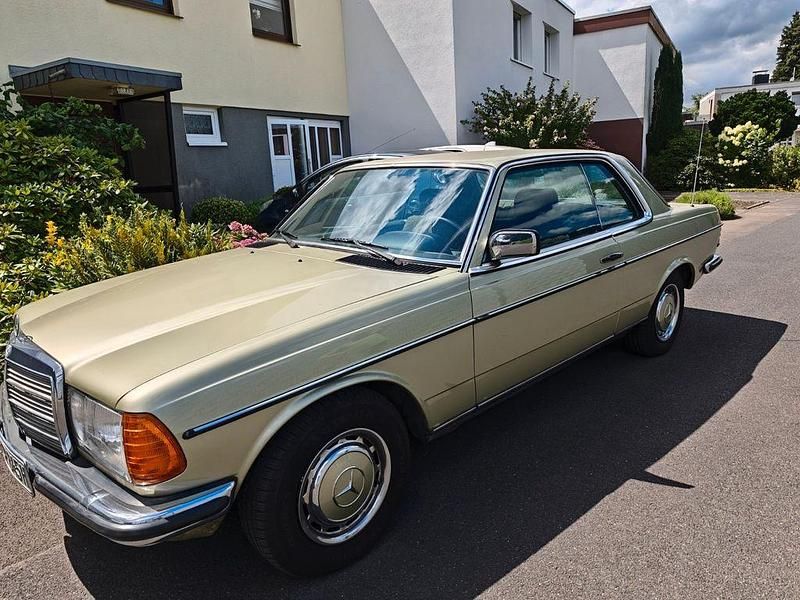 Grün Gebraucht 1984 Mercedes 230 Coupé | 14.000 € - Bild 1/4