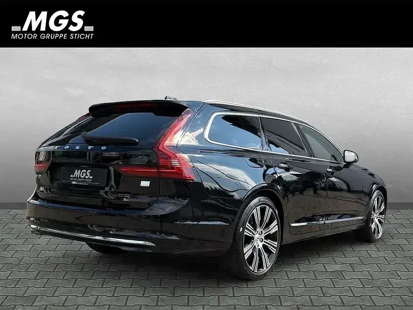Gebraucht Volvo V90 Ultimate 335 PS (246 kW) 2022 Onyx black / metallic Kombi