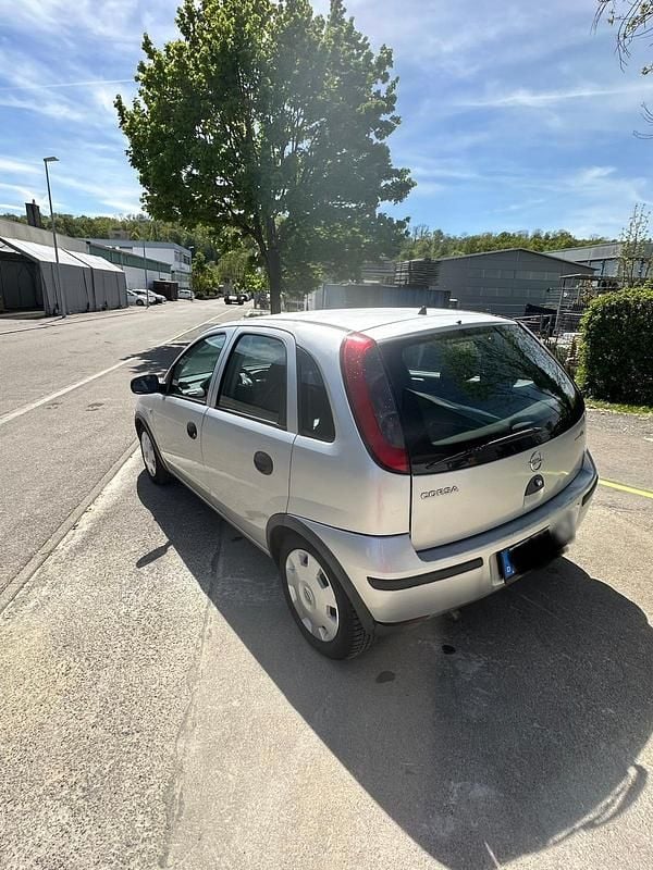 Second-hand Opel Corsa 75 CP (55 kW) 2004 Argintiu Hatchback