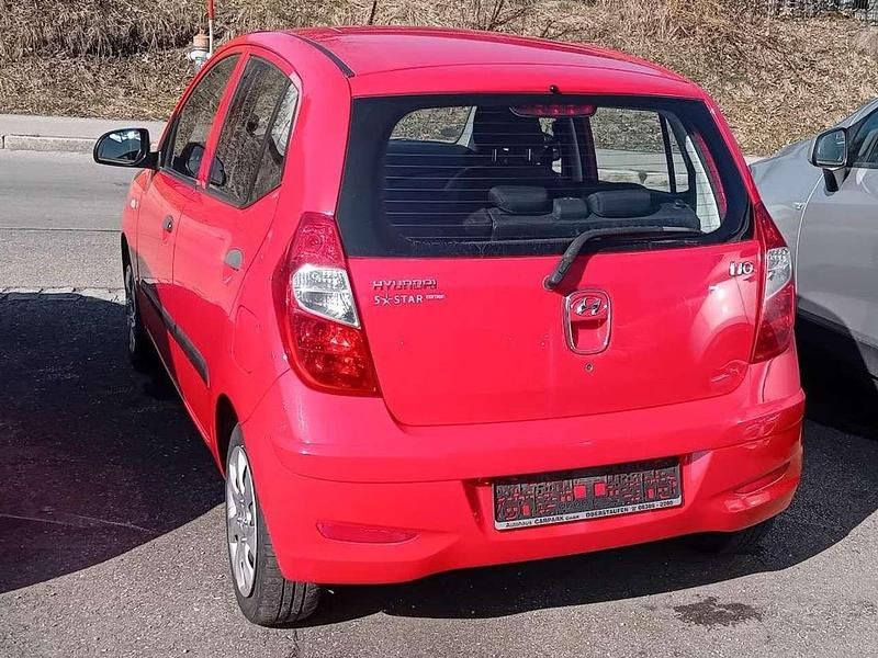 Gebraucht Hyundai i10 69 PS (50 kW) 2012 Rot Kleinwagen