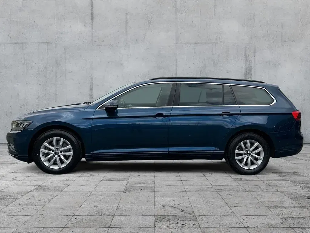 Gebraucht VW Passat Business 150 PS (110 kW) 2023 Aquamarinblau metallic Kombi