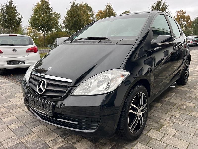 Schwarz Gebraucht 2011 Mercedes A180 Kleinwagen | 7.490 € (Fairer Preis) - Bild 1/4