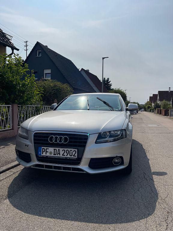 Silber Gebraucht 2010 Audi A4 Limousine | 4.800 € (Superpreis) - Bild 1/4