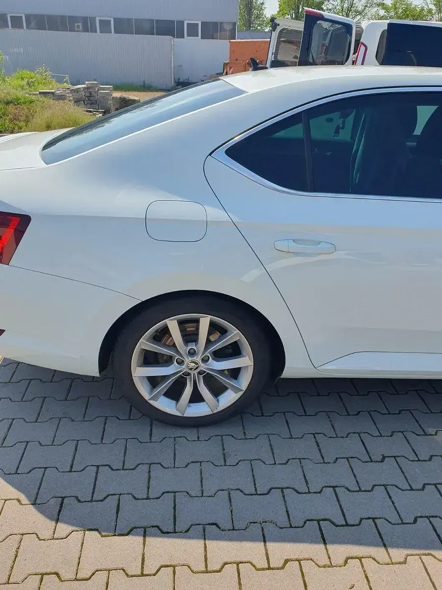 Gebraucht Skoda Superb Ambition 150 PS (110 kW) 2017 Weiß Limousine