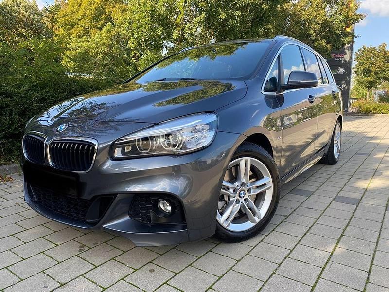Grau Gebraucht 2015 BMW 220 Gran Tourer M Sport Van / Kleinbus | 18.300 € (Etwas zu teuer) - Bild 1/4