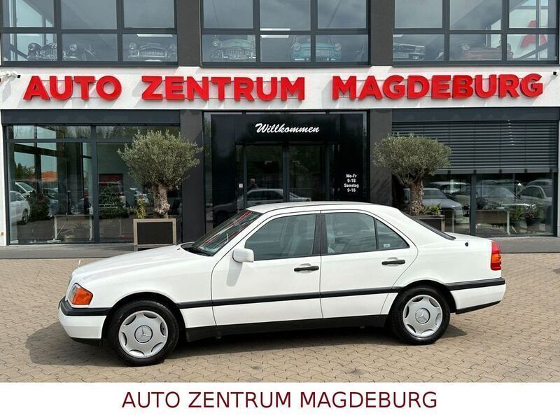 Weiß Gebraucht 1995 Mercedes C180 Limousine | 7.950 € - Bild 1/4