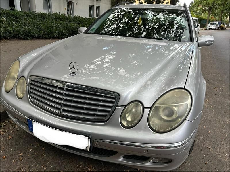 Silber Gebraucht 2004 Mercedes E220 Elegance Kombi | 1.800 € (Guter Preis) - Bild 1/4