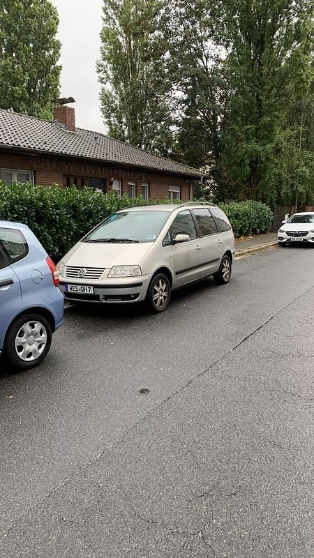 Silber Gebraucht 2003 VW Sharan Van / Kleinbus | 2.300 € (Fairer Preis) - Bild 1/4