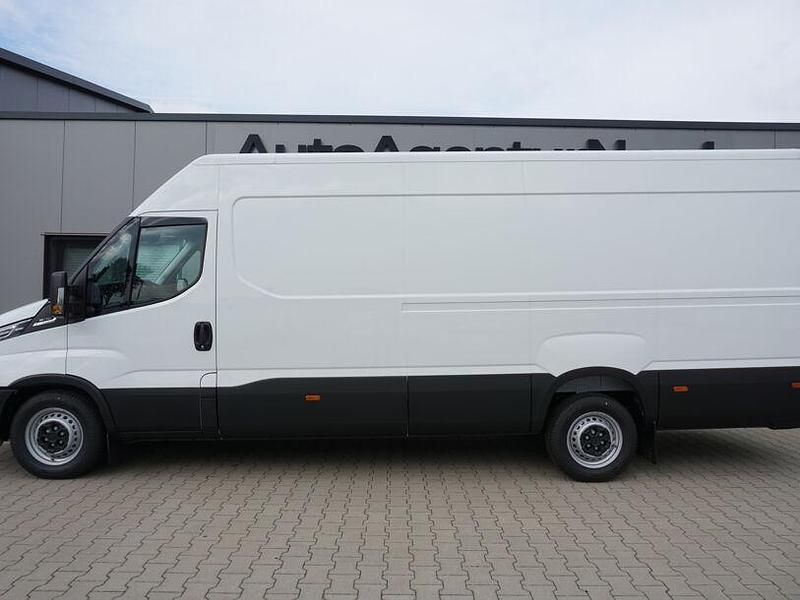 Gebraucht Iveco Daily 175 PS (128 kW) 2023 Weiss Van