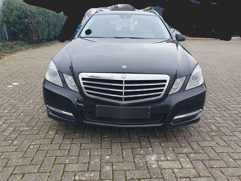 Gebraucht Mercedes E200 184 PS (135 kW) 2011 Obsidianschwarz  metalliclack Kombi