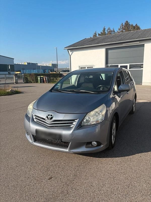 Grau Gebraucht 2010 Toyota Verso Van / Kleinbus | 3.900 € (Superpreis) - Bild 1/4