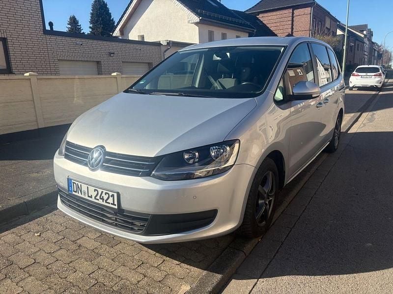 Silber Gebraucht 2011 VW Sharan Comfortline Van / Kleinbus | 7.000 € (Fairer Preis) - Bild 1/4