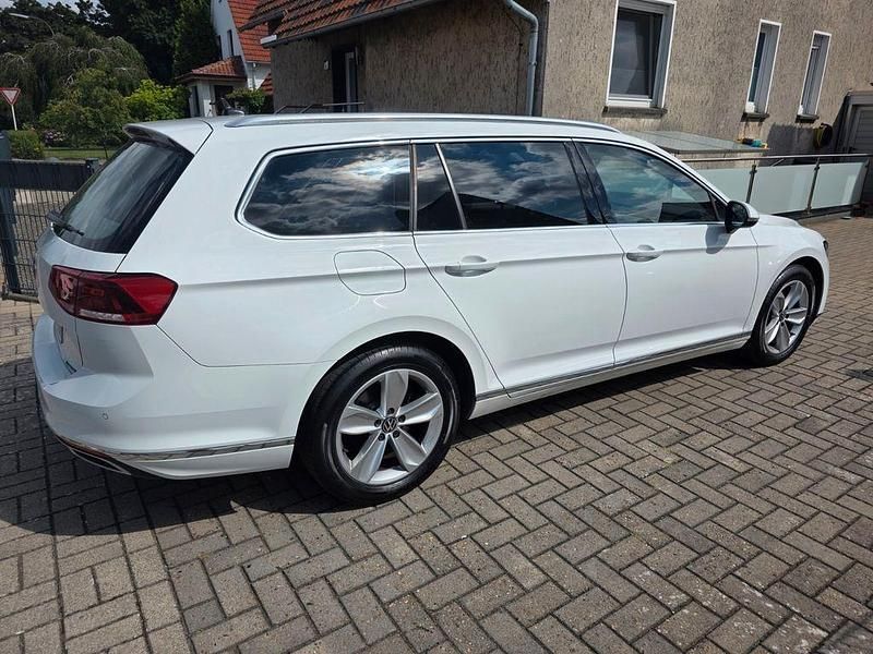 Weiß Gebraucht 2020 VW Passat Alltrack Kombi | 22.999 € (Guter Preis) - Bild 1/4