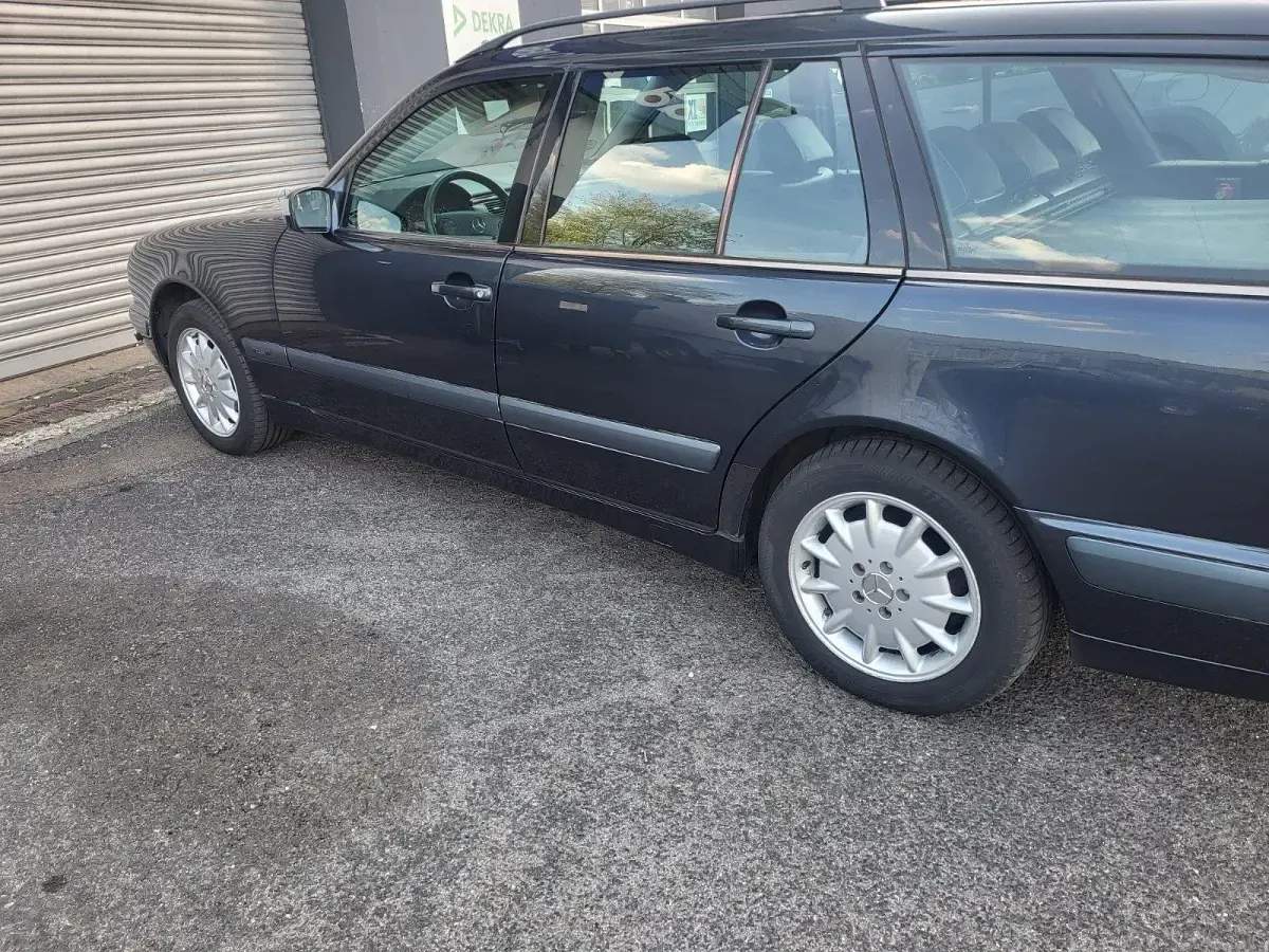 Gebraucht Mercedes E320 225 PS (165 kW) 1999 Schwarz Kombi