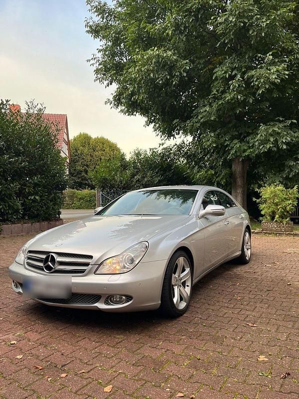 Silber Gebraucht 2009 Mercedes CLS320 Coupé | 12.999 € (Fairer Preis) - Bild 1/4