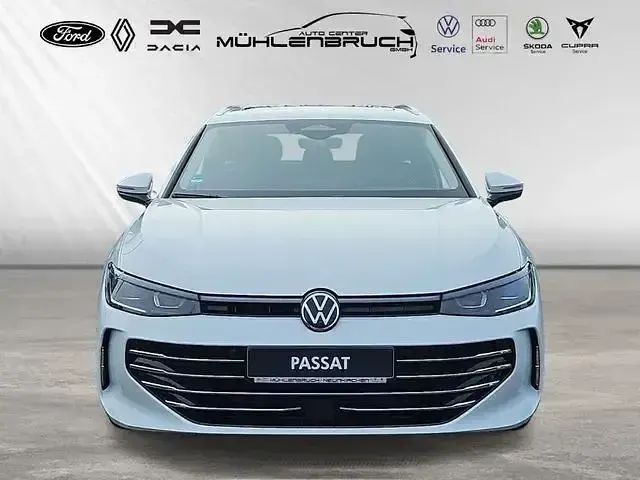 Gebraucht VW Passat Elegance 150 PS (110 kW) 2024 Pure white (metallic) Kombi