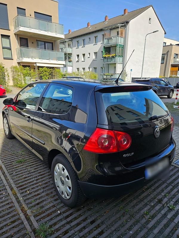 Second-hand VW Golf V 80 CP (58 kW) 2007 Negru Hatchback