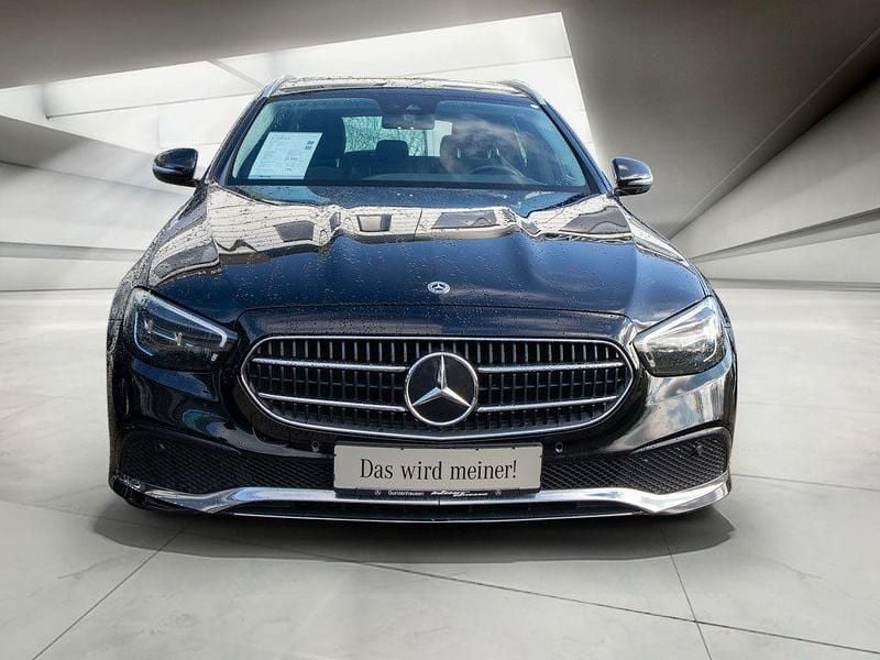 Gebraucht Mercedes E220 Avantgarde 200 PS (147 kW) 2022 Schwarz Limousine