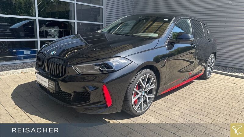 Saphirschwarz metallic Gebraucht 2024 BMW 128 M Sport Limousine | 32.449 € (Guter Preis) - Bild 1/4