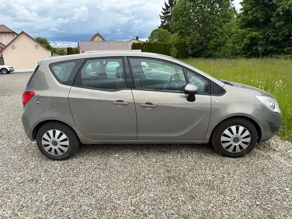 Gebraucht Opel Meriva Edition 101 PS (74 kW) 2010 Braun Van / Kleinbus