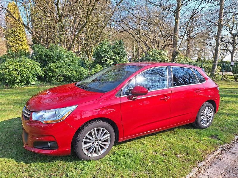 Gebraucht Citroën C4 95 PS (69 kW) 2012 Rot Limousine