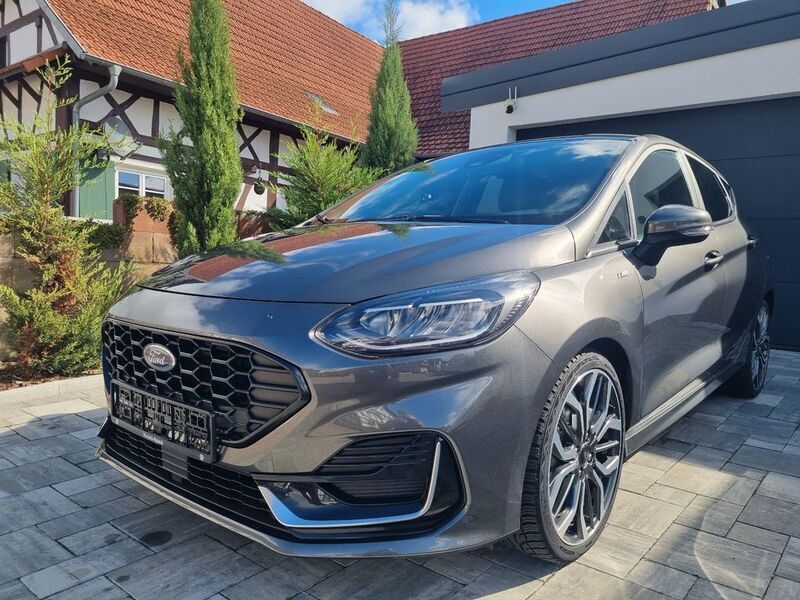 Grau Gebraucht 2022 Ford Fiesta ST-Line Kleinwagen | 18.800 € (Fairer Preis) - Bild 1/4