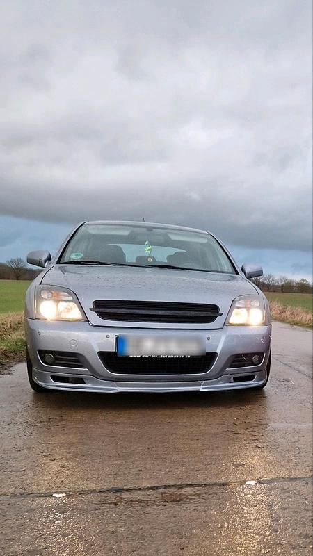 Grau Gebraucht 2004 Opel Vectra GTS Limousine | 2.100 € (Fairer Preis) - Bild 1/4