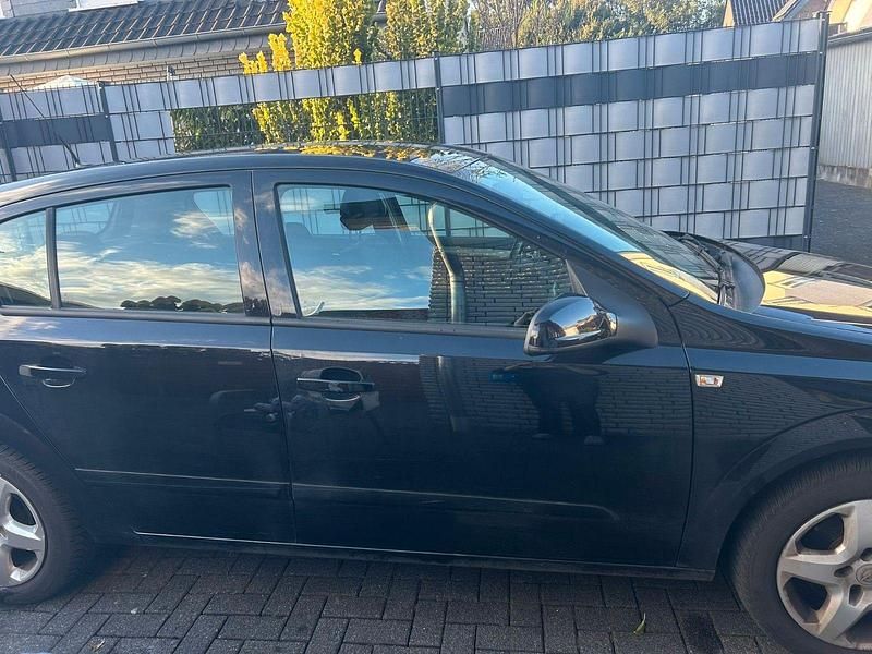 Gebraucht Opel Astra 105 PS (77 kW) 2007 Schwarz Limousine