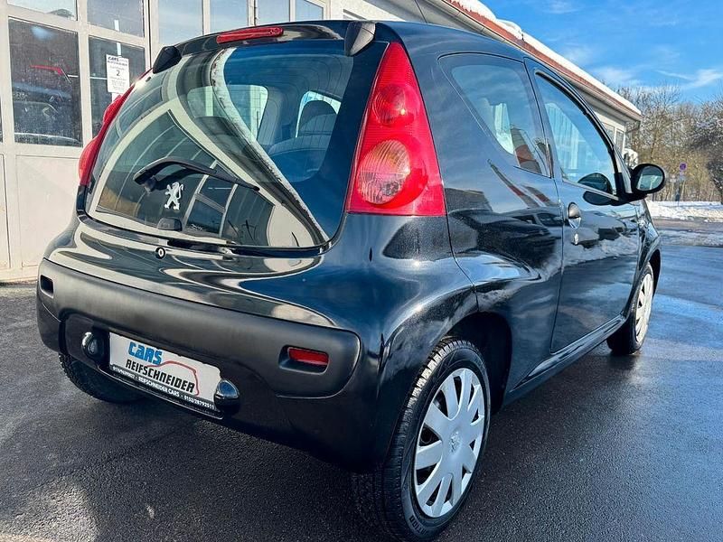 Gebraucht Peugeot 107 Filou 68 PS (50 kW) 2009 Schwarz Kleinwagen