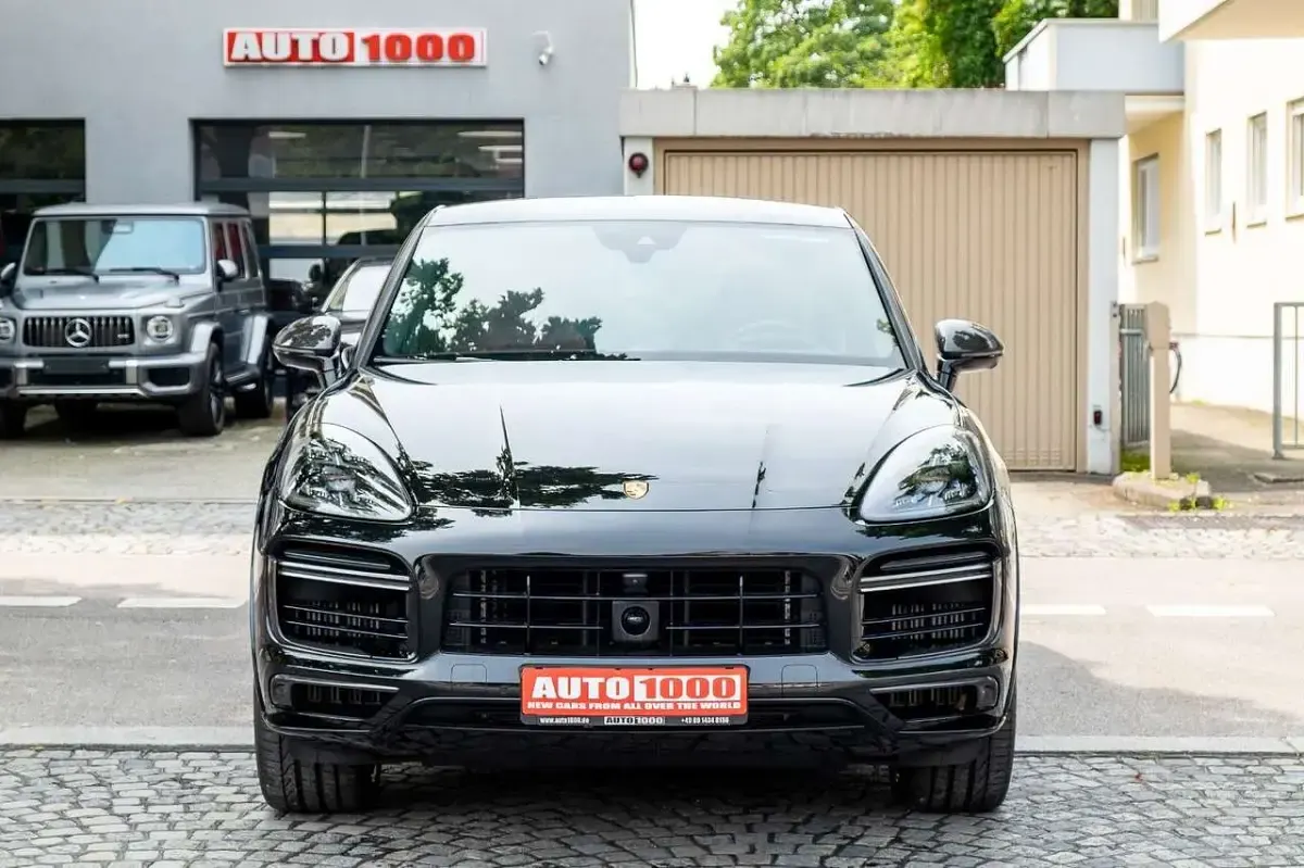 Gebraucht Porsche Cayenne Turbo 549 PS (403 kW) 2024 Schwarz SUV