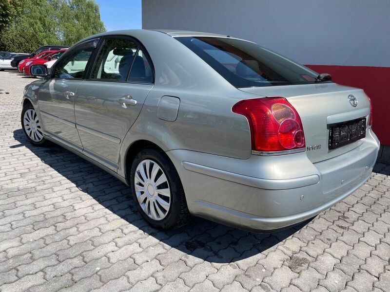 Gebraucht Toyota Avensis Sol 129 PS (94 kW) 2005 Silber Limousine