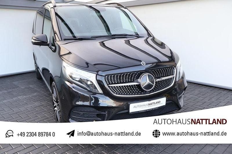 Obsidianschwarz Gebraucht 2021 Mercedes V300 AMG line Van / Kleinbus | 40.950 € (Superpreis) - Bild 1/4