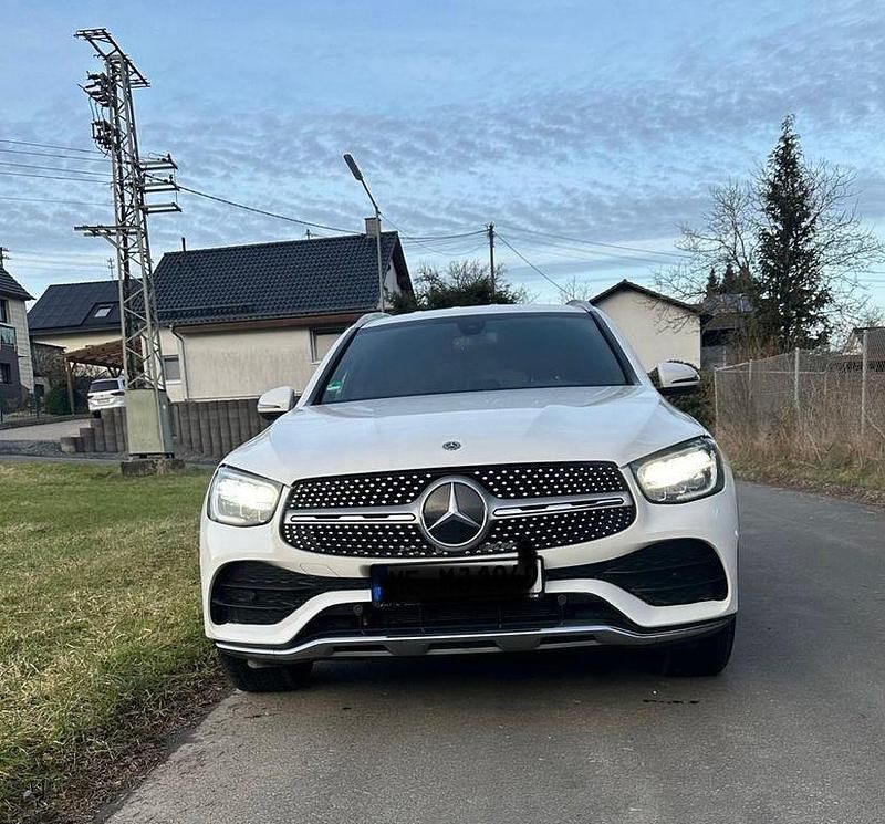 Gebraucht Mercedes GLC200 AMG line 197 PS (144 kW) 2021 Weiß SUV