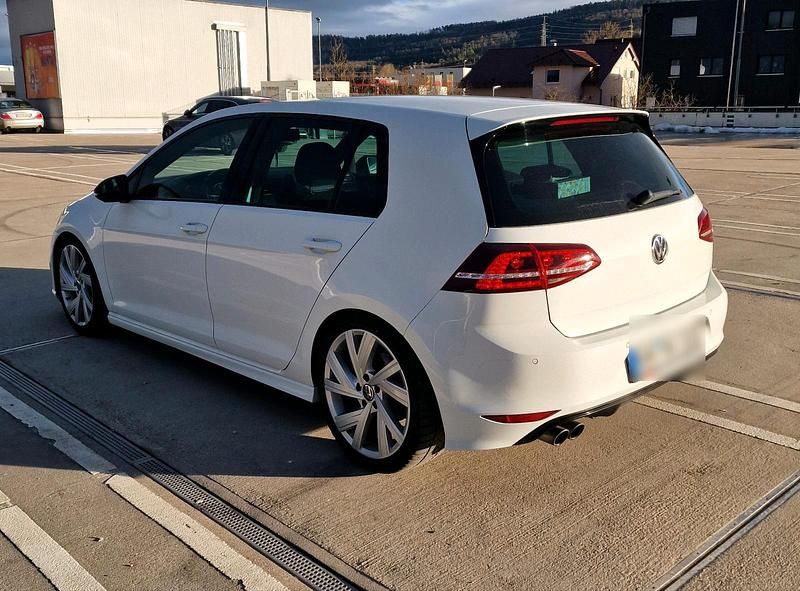 Gebraucht VW Golf VII Highline 150 PS (110 kW) 2015 Weiß Kleinwagen