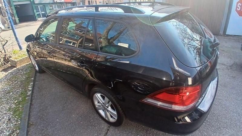 Gebraucht VW Golf VI Match 105 PS (77 kW) 2013 Schwarz Kleinwagen