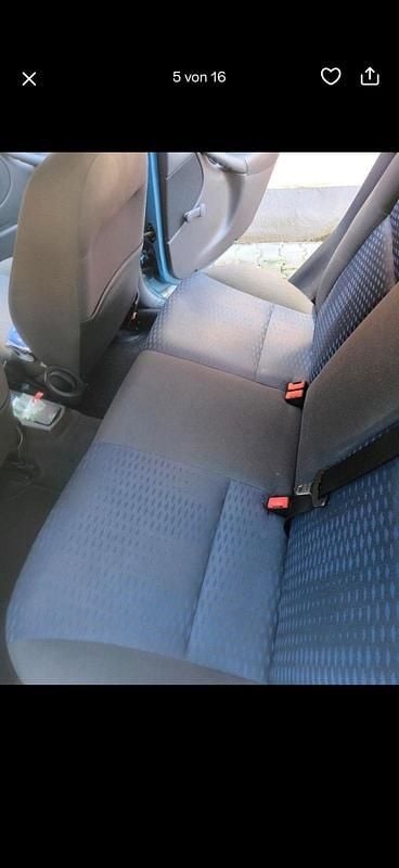 Blau Gebraucht 2000 Ford Focus Kleinwagen | 1.499 € (Fairer Preis) - Bild 1/4