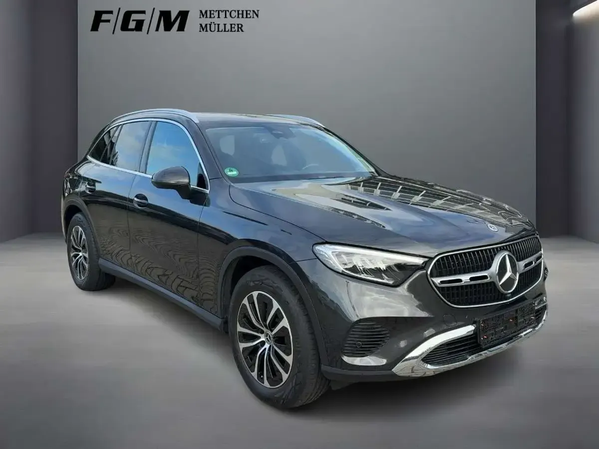Gebraucht Mercedes GLC200 Avantgarde 204 PS (150 kW) 2024 Graphitgrau SUV