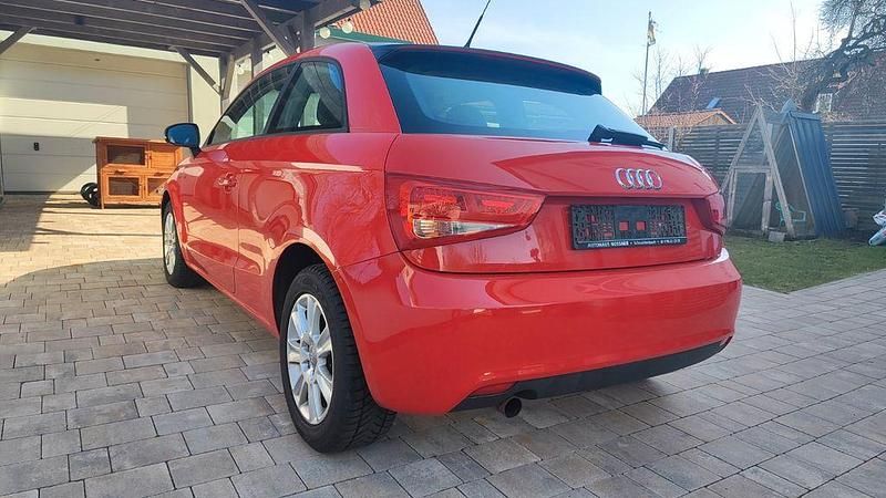 Gebraucht Audi A1 Comfort 86 PS (63 kW) 2011 Rot Kleinwagen