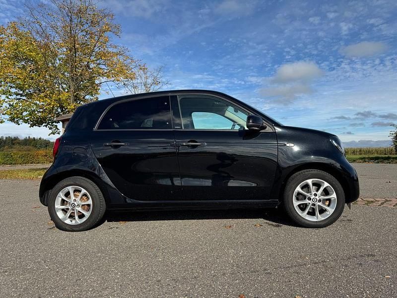 Gebraucht Smart ForFour Passion 71 PS (52 kW) 2016 Schwarz Kleinwagen