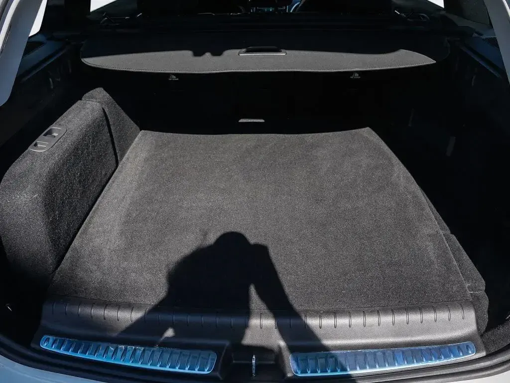 Gebraucht Mercedes C300e Avantgarde 313 PS (230 kW) 2024 Polarweiß Kombi