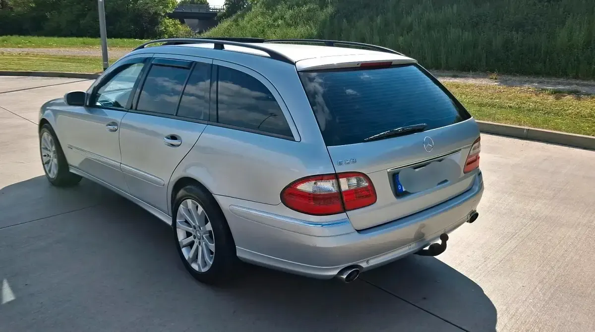 Używany Mercedes E280 190 KM (139 kW) 2005 Szary Kombi