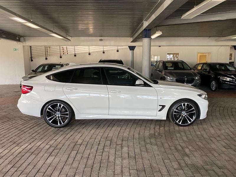 Weiß Gebraucht 2019 BMW 320 Gran Turismo M Sport Limousine | 25.150 € (Etwas zu teuer) - Bild 1/4