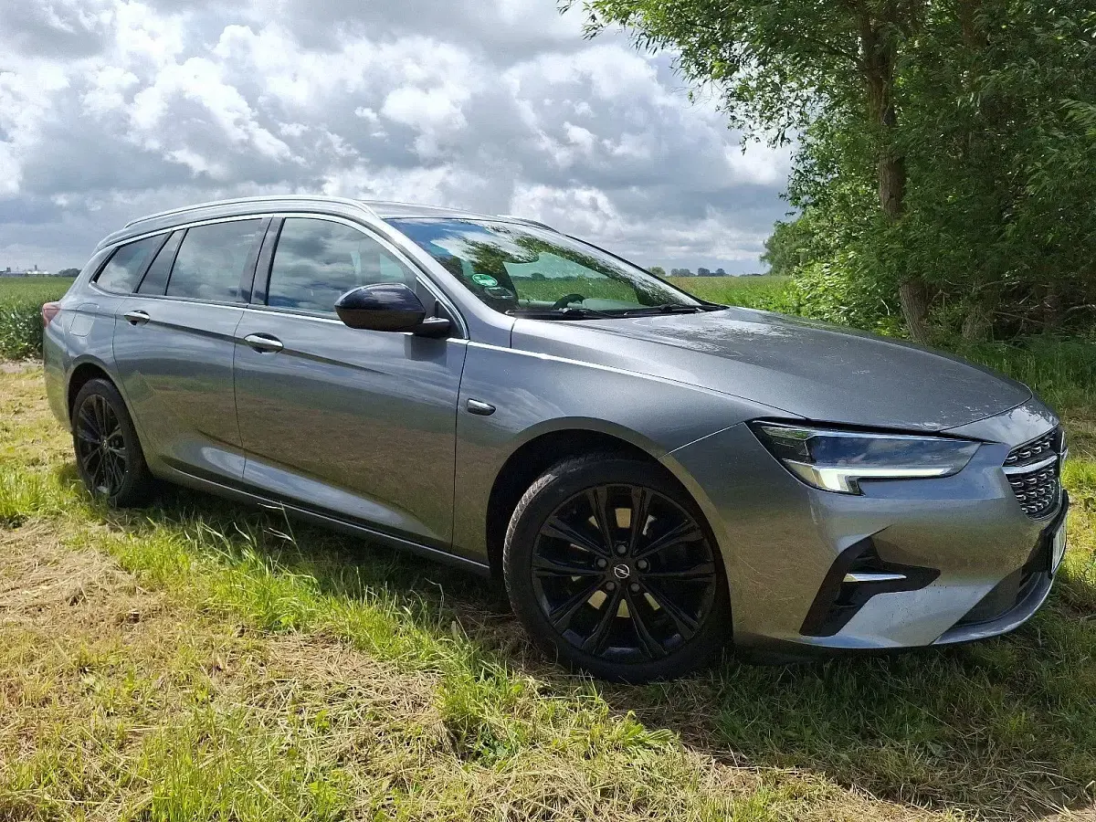Gebraucht Opel Insignia Business Elegance 122 PS (89 kW) 2020 Grau Kombi