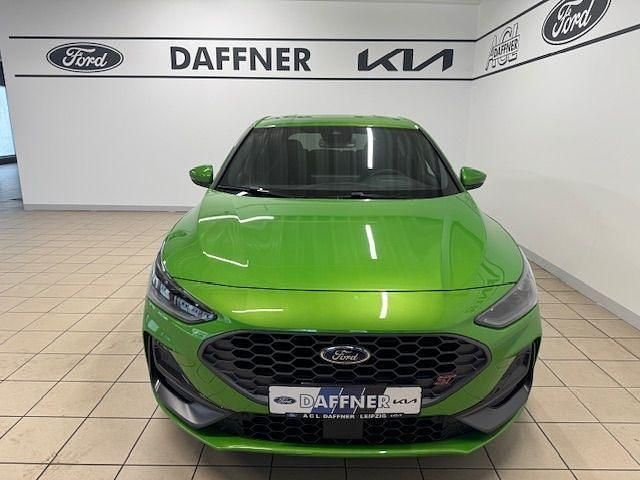 Neu Ford Focus ST 280 PS (205 kW) 2025 Mean green Limousine