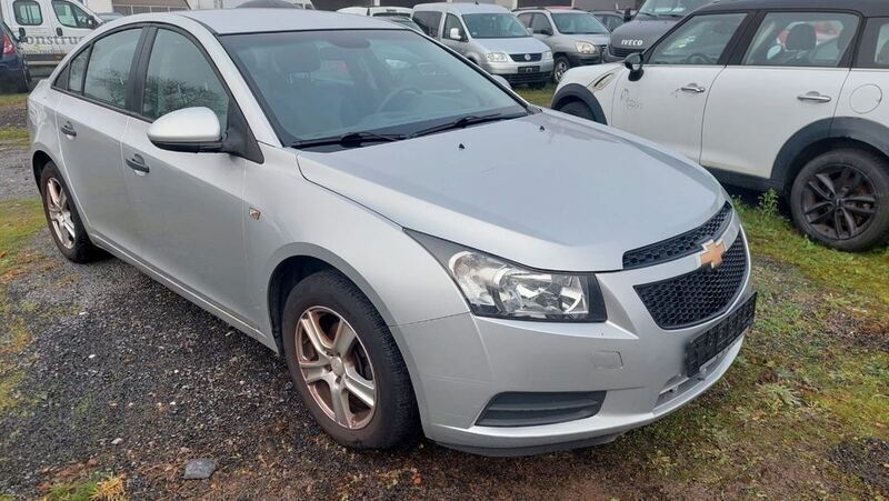 Silber Gebraucht 2011 Chevrolet Cruze Limousine | 2.000 € (Guter Preis) - Bild 1/4