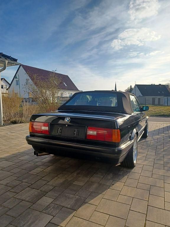 Gebraucht BMW 320 Cabriolet 129 PS (94 kW) 1991 Schwarz Cabrio