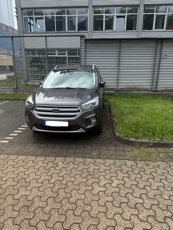 Grau Gebraucht 2019 Ford Kuga SUV | 14.000 € (Guter Preis) - Bild 1/4