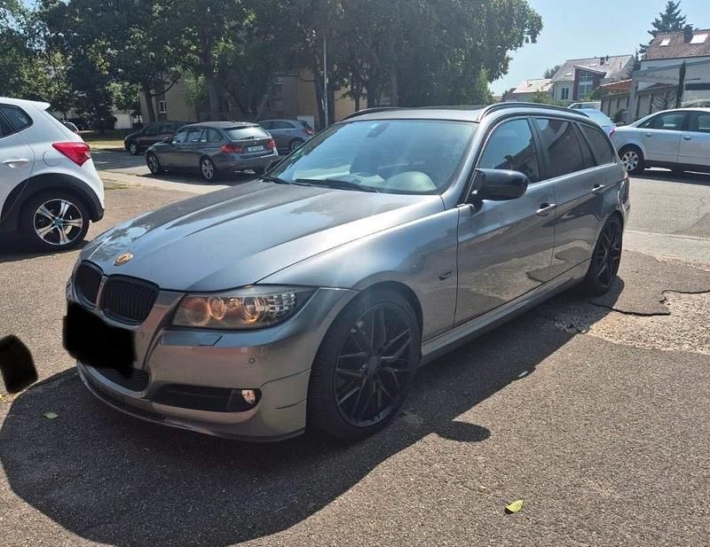 Grau Gebraucht 2012 Alpina D3 Kombi | 9.999 € - Bild 1/4