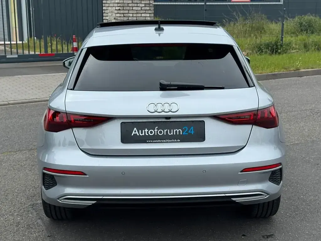 Używany Audi A3 Advanced Plus 150 KM (110 kW) 2024 Srebrny Sedan/Limuzyna