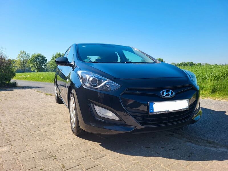 Schwarz Gebraucht 2014 Hyundai i30 Classic Limousine | 6.000 € (Guter Preis) - Bild 1/4